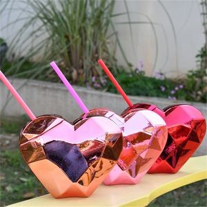 24 OZ Heart Shaped Straw Plastic Cup
