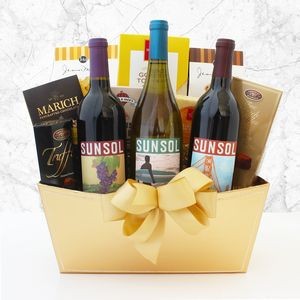 Golden Vineyard Gourmet Wine Gift Basket