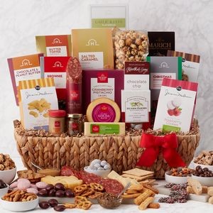 Holiday Cheer Snack Gift Basket