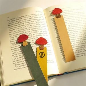 PU Leather Mushroom Bookmark Classic Stitched Bookmark Page Markers Reading Gifts