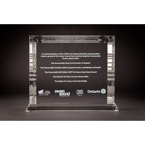 2D Horizontal Crystal Award w/Beveled Back and Base (10 x 8 x 5/8")