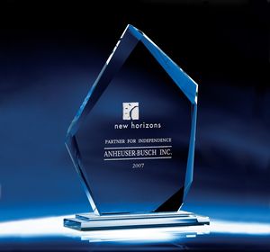 7.5" Crystal Summit Award w/Glass Base