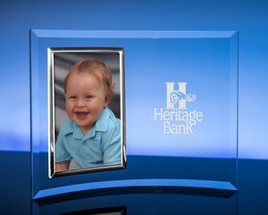 Vertical Picture Frame w/Silver Trim (5" x 7")